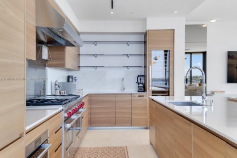 Condo in Miami, Florida, 4 bedrooms  № 2038067 - photo 8