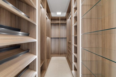 Condo in Miami, Florida, 4 bedrooms  № 2038067 - photo 21