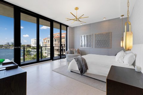 Condo in Miami, Florida, 4 bedrooms  № 2038067 - photo 15