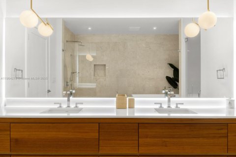 Condo in Miami, Florida, 4 bedrooms  № 2038067 - photo 20
