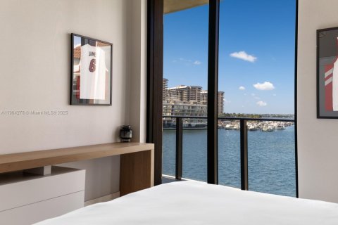 Condo in Miami, Florida, 4 bedrooms  № 2038067 - photo 25