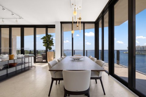 Condo in Miami, Florida, 4 bedrooms  № 2038067 - photo 9