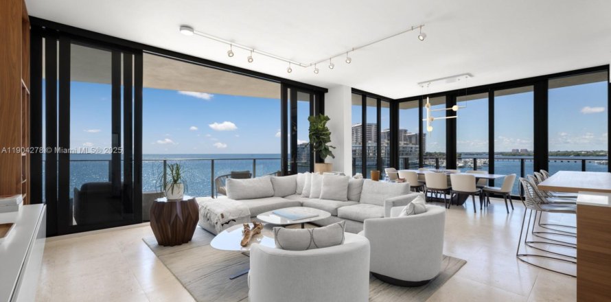 Condo in Miami, Florida, 4 bedrooms  № 2038067