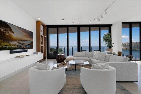 Condo in Miami, Florida, 4 bedrooms  № 2038067 - photo 2
