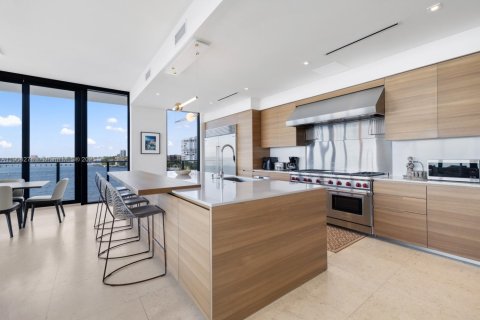 Condo in Miami, Florida, 4 bedrooms  № 2038067 - photo 4