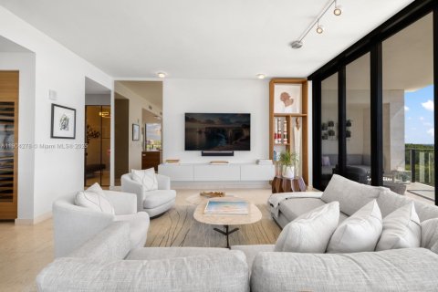 Condo in Miami, Florida, 4 bedrooms  № 2038067 - photo 13