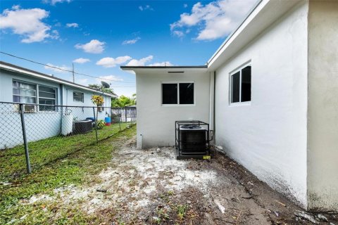 Villa ou maison à vendre à Miami, Floride: 3 chambres, 93.83 m2 № 1975751 - photo 10