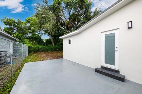 Villa ou maison à vendre à Miami, Floride: 3 chambres, 93.83 m2 № 1975751 - photo 5