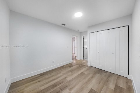 Villa ou maison à vendre à Miami, Floride: 3 chambres, 93.83 m2 № 1975751 - photo 24