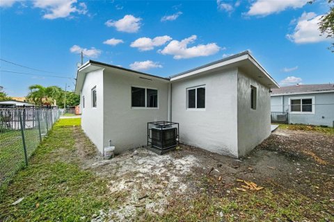 Villa ou maison à vendre à Miami, Floride: 3 chambres, 93.83 m2 № 1975751 - photo 11