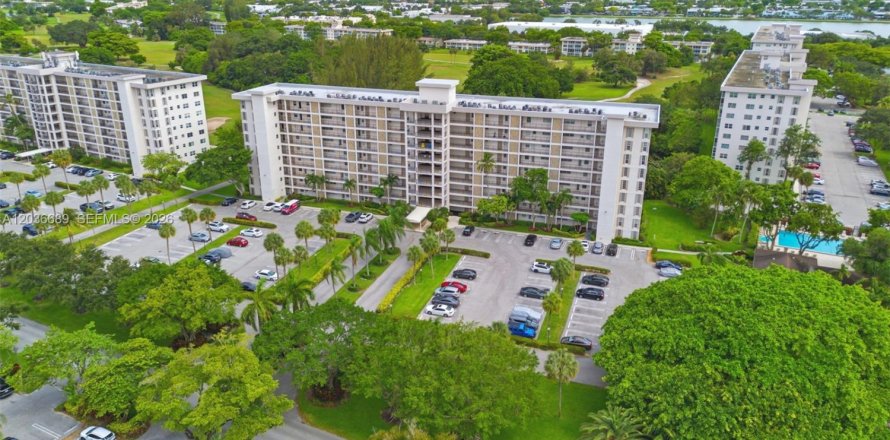 Condominio en Pompano Beach, Florida, 3 dormitorios № 2088224