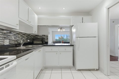 Condominio en venta en Pompano Beach, Florida, 3 dormitorios, 129.13 m2 № 2088224 - foto 9