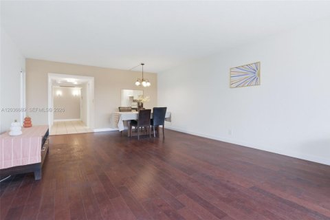 Condominio en venta en Pompano Beach, Florida, 3 dormitorios, 129.13 m2 № 2088224 - foto 14