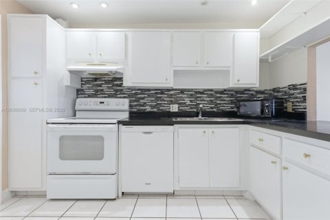 Condominio en venta en Pompano Beach, Florida, 3 dormitorios, 129.13 m2 № 2088224 - foto 8