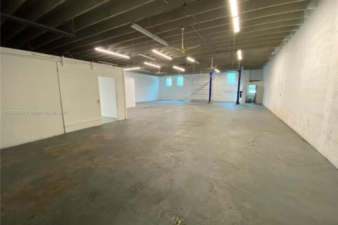 Propiedad comercial en alquiler en Hollywood, Florida № 1117884 - foto 1