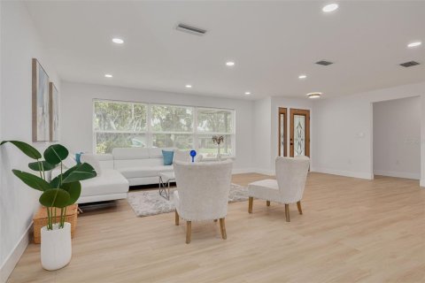 House in Dunedin, Florida 3 bedrooms, 185.8 sq.m. № 1876782 - photo 6