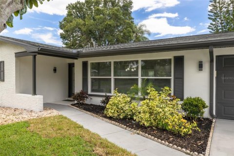 House in Dunedin, Florida 3 bedrooms, 185.8 sq.m. № 1876782 - photo 3