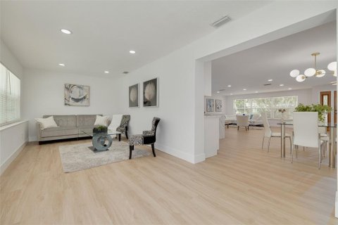 House in Dunedin, Florida 3 bedrooms, 185.8 sq.m. № 1876782 - photo 12