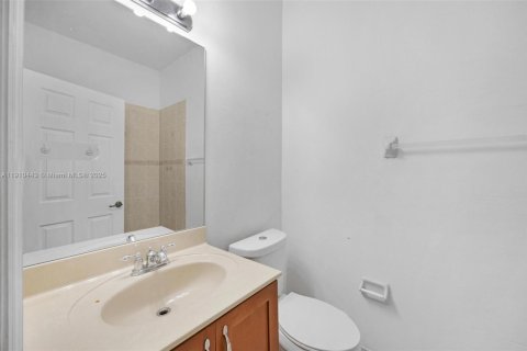 Townhouse in Miramar, Florida 3 bedrooms, 139.82 sq.m. № 1966599 - photo 23