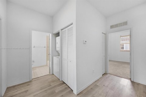 Townhouse in Miramar, Florida 3 bedrooms, 139.82 sq.m. № 1966599 - photo 19