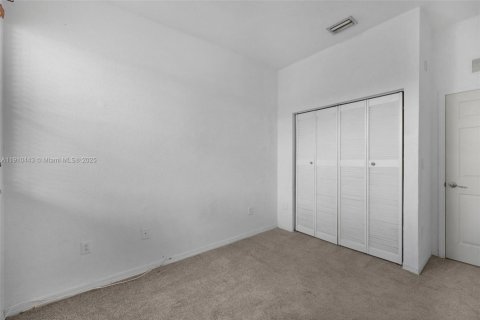 Townhouse in Miramar, Florida 3 bedrooms, 139.82 sq.m. № 1966599 - photo 22