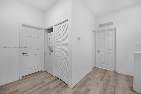 Townhouse in Miramar, Florida 3 bedrooms, 139.82 sq.m. № 1966599 - photo 25