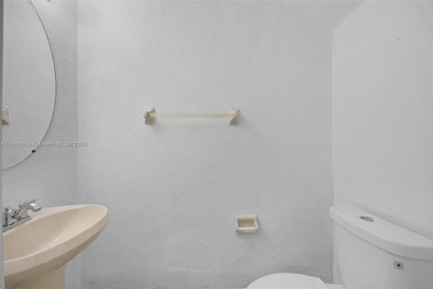 Townhouse in Miramar, Florida 3 bedrooms, 139.82 sq.m. № 1966599 - photo 12