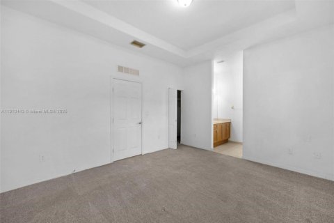 Townhouse in Miramar, Florida 3 bedrooms, 139.82 sq.m. № 1966599 - photo 14