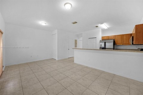 Townhouse in Miramar, Florida 3 bedrooms, 139.82 sq.m. № 1966599 - photo 7