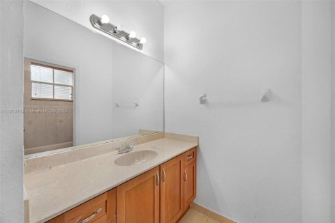 Townhouse in Miramar, Florida 3 bedrooms, 139.82 sq.m. № 1966599 - photo 18