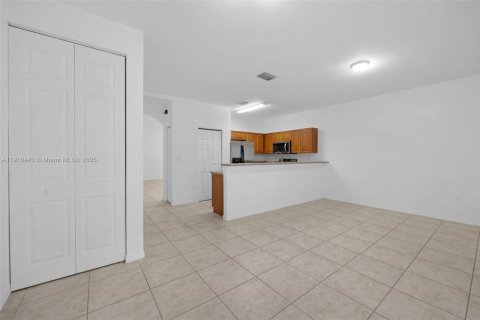Townhouse in Miramar, Florida 3 bedrooms, 139.82 sq.m. № 1966599 - photo 9