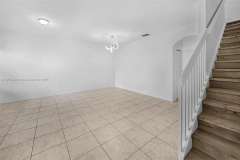 Townhouse in Miramar, Florida 3 bedrooms, 139.82 sq.m. № 1966599 - photo 13