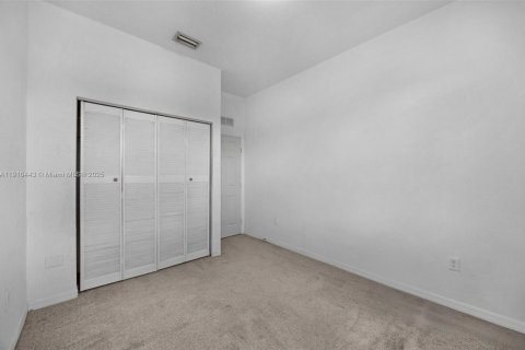 Townhouse in Miramar, Florida 3 bedrooms, 139.82 sq.m. № 1966599 - photo 26