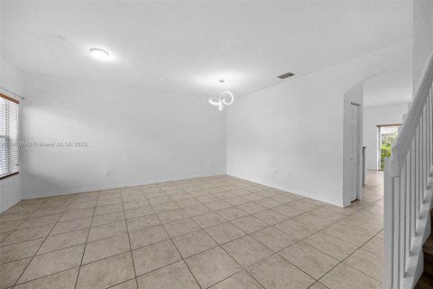 Townhouse in Miramar, Florida 3 bedrooms, 139.82 sq.m. № 1966599 - photo 2