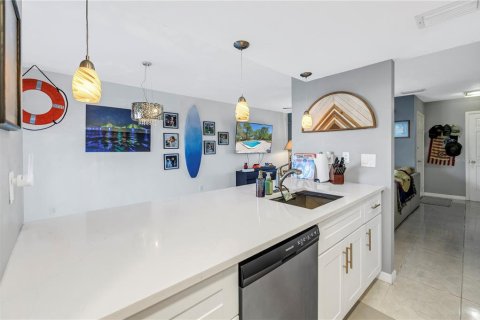 Adosado en venta en Tampa, Florida, 2 dormitorios, 98.1 m2 № 1585833 - foto 10
