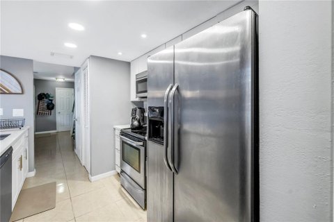 Adosado en venta en Tampa, Florida, 2 dormitorios, 98.1 m2 № 1585833 - foto 8