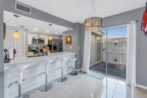 Adosado en venta en Tampa, Florida, 2 dormitorios, 98.1 m2 № 1585833 - foto 4