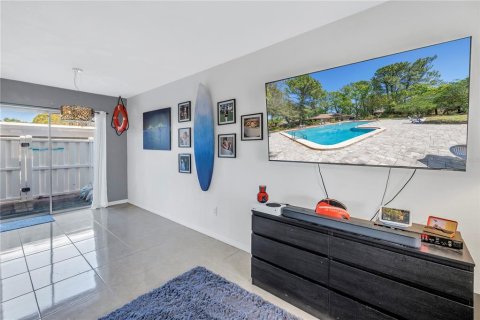 Adosado en venta en Tampa, Florida, 2 dormitorios, 98.1 m2 № 1585833 - foto 12