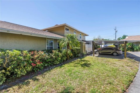 Adosado en venta en Tampa, Florida, 2 dormitorios, 98.1 m2 № 1585833 - foto 2
