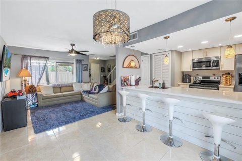 Adosado en venta en Tampa, Florida, 2 dormitorios, 98.1 m2 № 1585833 - foto 3