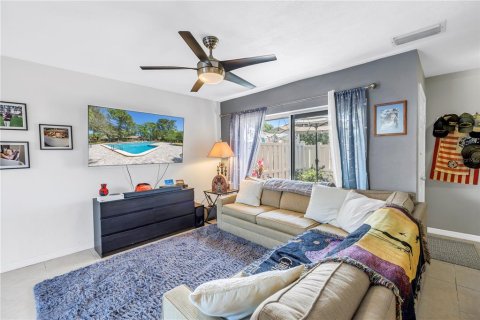 Adosado en venta en Tampa, Florida, 2 dormitorios, 98.1 m2 № 1585833 - foto 11