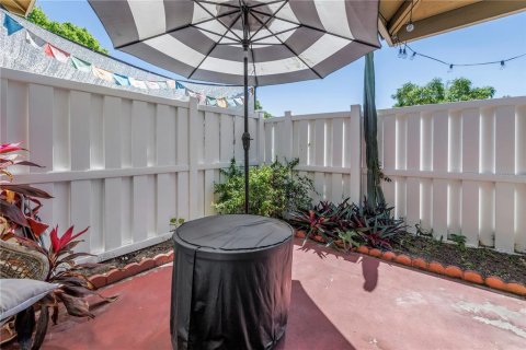 Adosado en venta en Tampa, Florida, 2 dormitorios, 98.1 m2 № 1585833 - foto 22