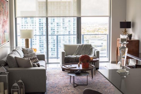 Condo in Miami, Florida, 1 bedroom  № 1953809 - photo 12
