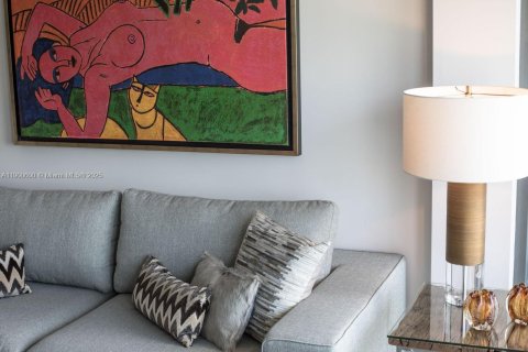 Condo in Miami, Florida, 1 bedroom  № 1953809 - photo 9