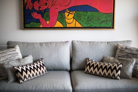 Condo in Miami, Florida, 1 bedroom  № 1953809 - photo 11