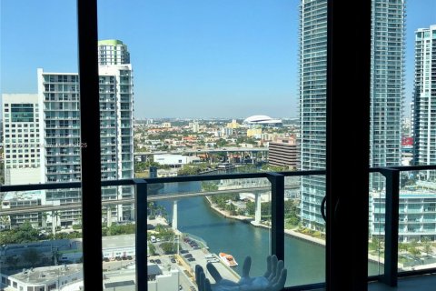 Condo in Miami, Florida, 1 bedroom  № 1953809 - photo 5