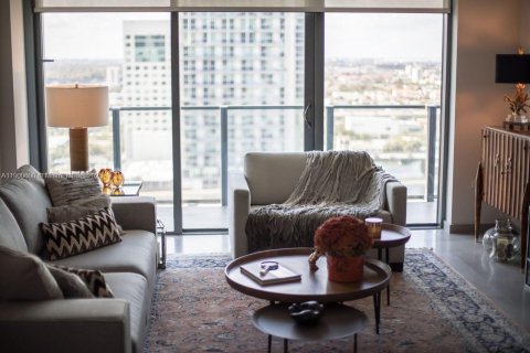 Condo in Miami, Florida, 1 bedroom  № 1953809 - photo 18