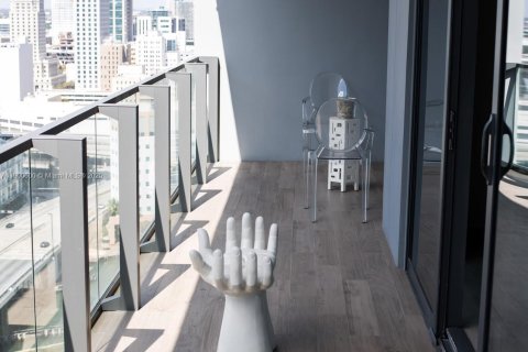 Condo in Miami, Florida, 1 bedroom  № 1953809 - photo 4