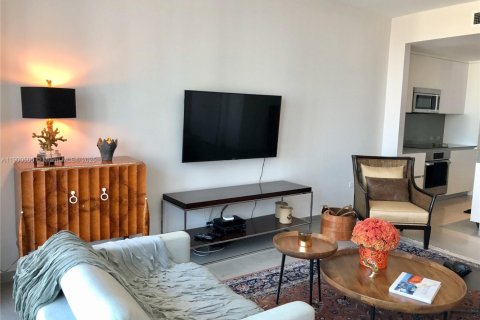 Condo in Miami, Florida, 1 bedroom  № 1953809 - photo 16