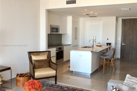 Condo in Miami, Florida, 1 bedroom  № 1953809 - photo 17